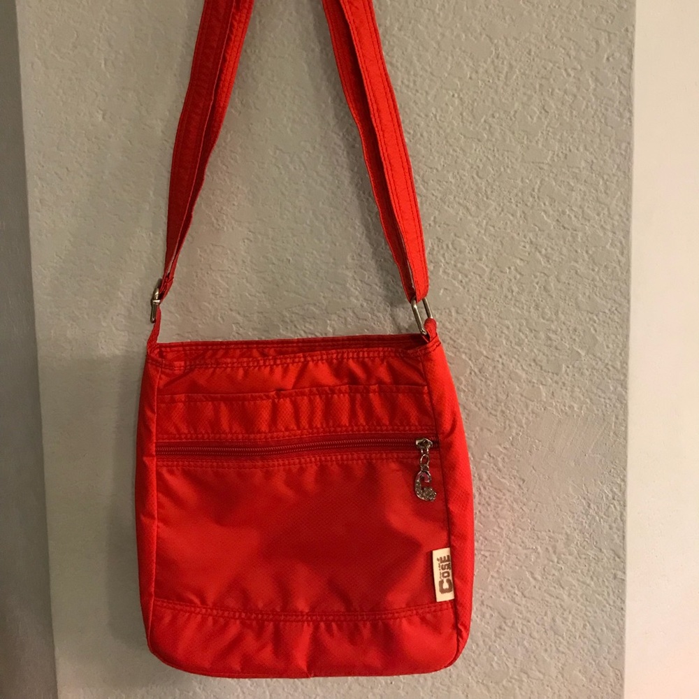 GIVEN AS GIFT. Cute bag. Never been used.